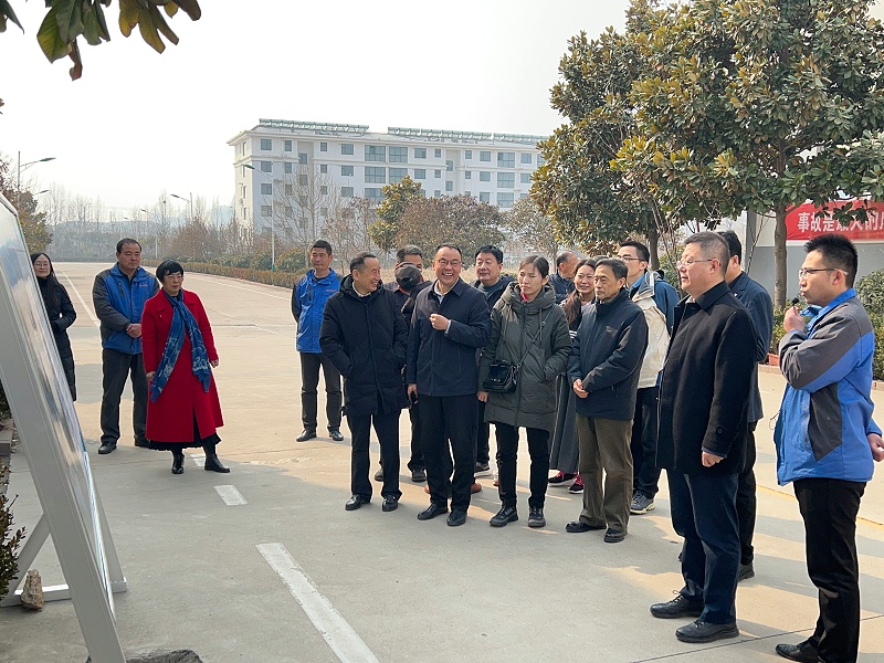 中國皮革協(xié)會副理事長陳占光一行蒞臨百華鞋業(yè)指導(dǎo)工作 中國皮革協(xié)會副理事長陳占光一行蒞臨百華鞋業(yè)指導(dǎo)工作